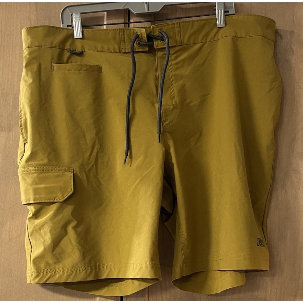 Duluth Trading Co Board Shorts Mens 40 Yellow Cargo Stretch Swim Trunks